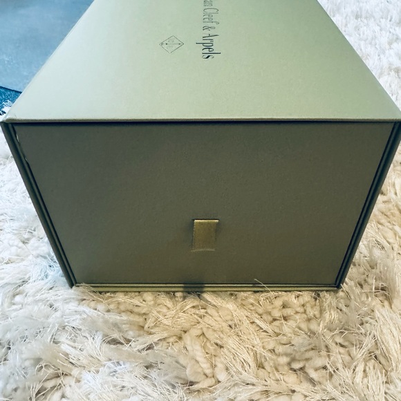Van Cleef & Arpels Large Gift Box - Picture 2 of 4